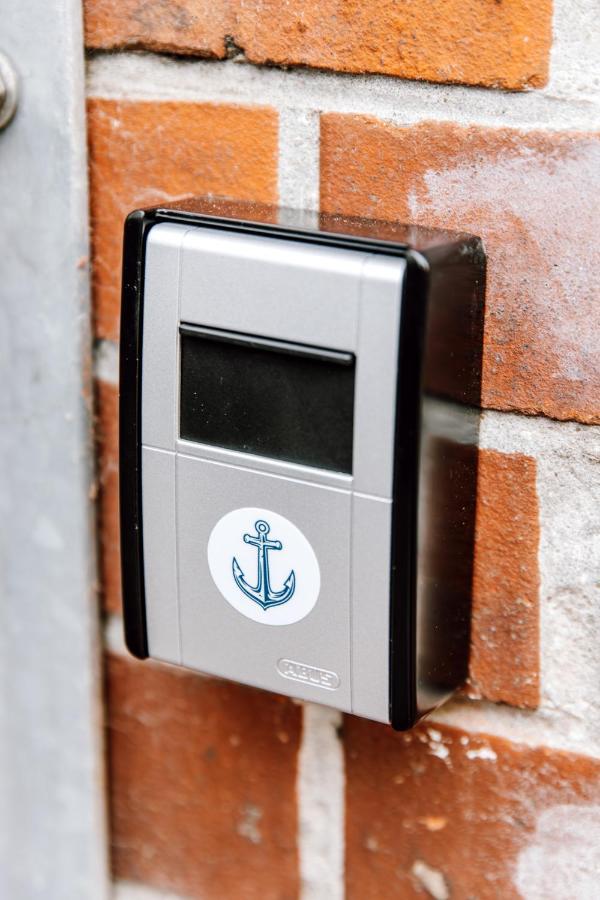 Alles Neu: 1-Zi Zentral Am Exerzierpl. 24H-Checkin Kiel Buitenkant foto
